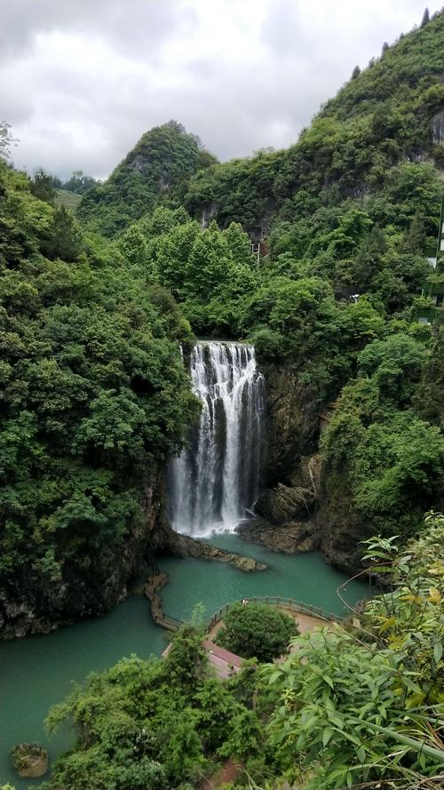 红果树-红果树瀑布旅游景区介绍