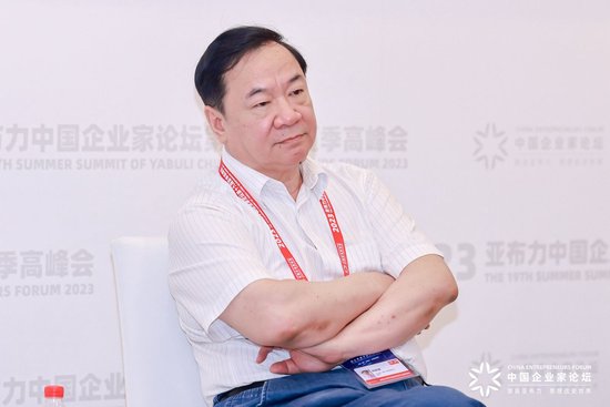 何启强：深圳出租车司机很惨，一个月不休息才能赚到一万元